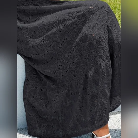 Elegant Black Lace Maxi Dress - Picture 7 of 7